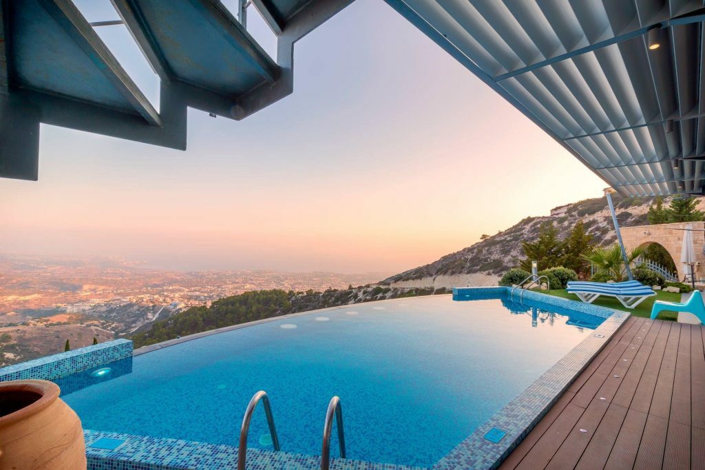Open pool pexels-pixabay-221457-1024x683-5815835